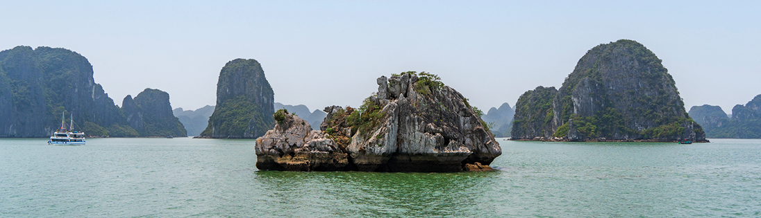 Cruise along Ha Long Bay
