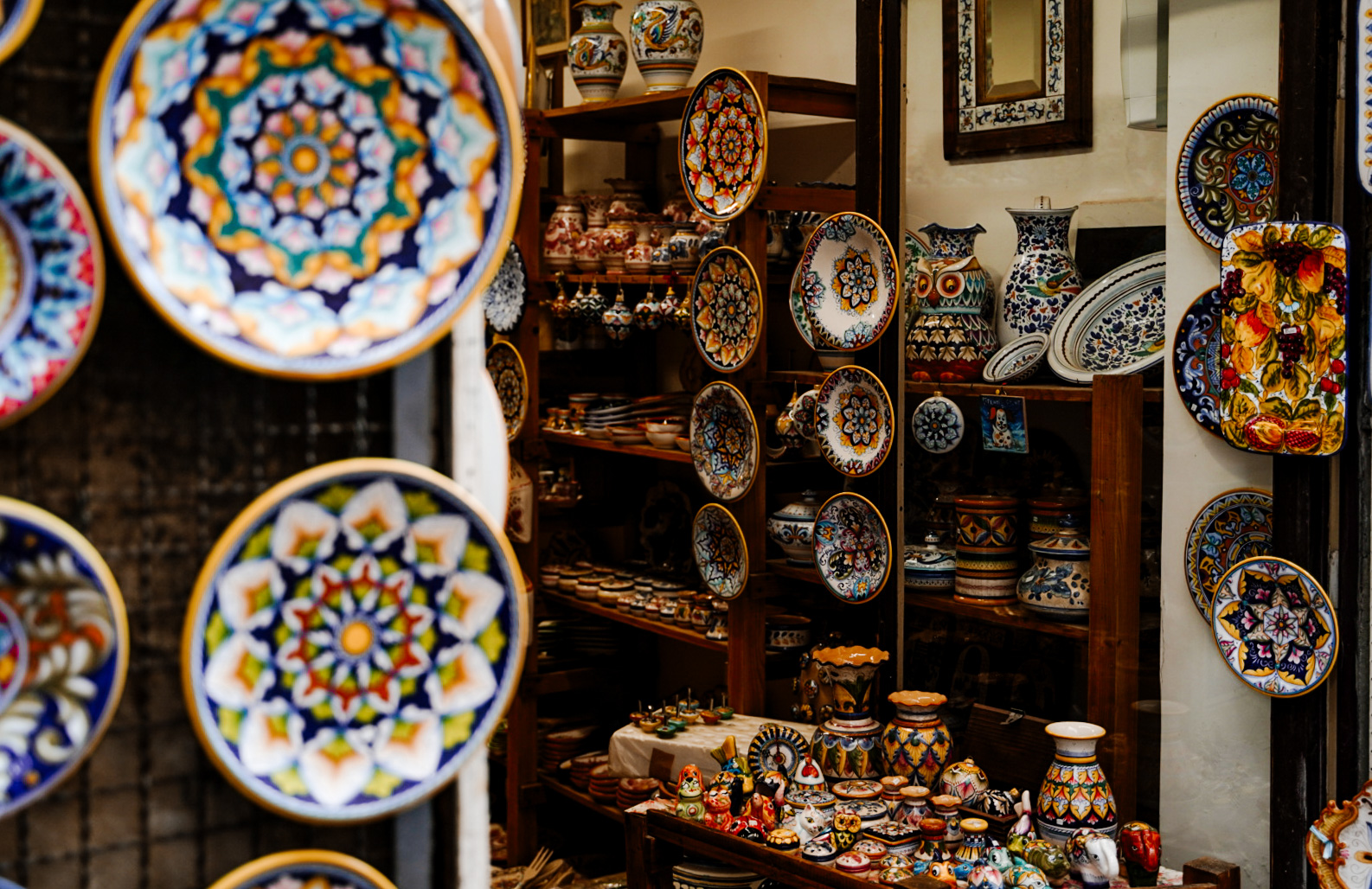 Shop for pottery in Umbria