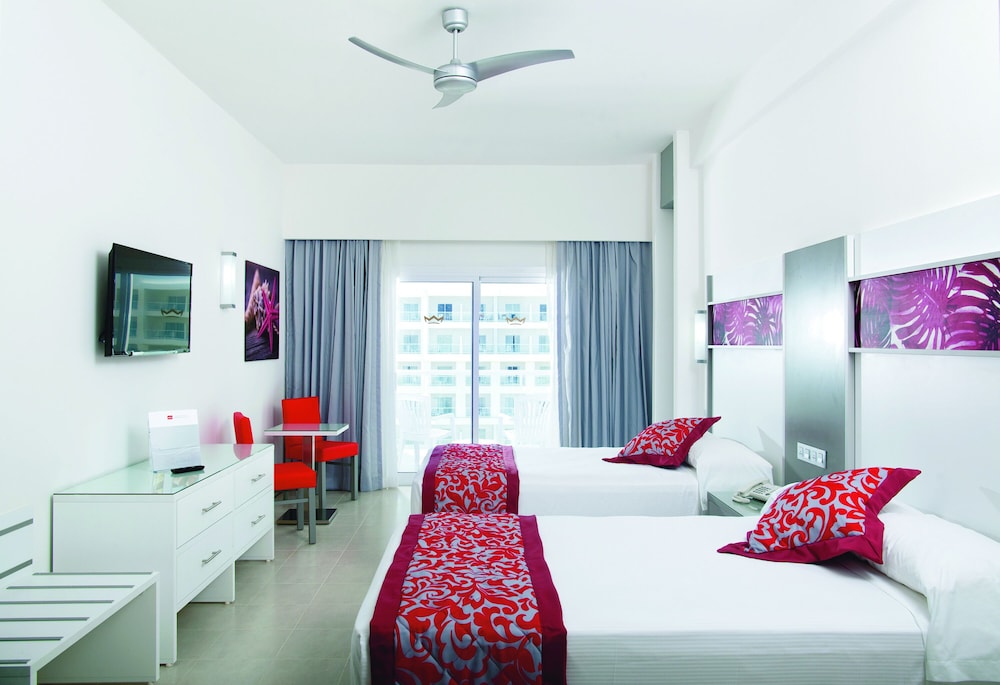 Rooms at Riu Playa Blance